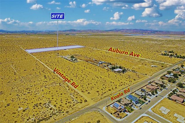 15 Auburn, Adelanto, CA 92301