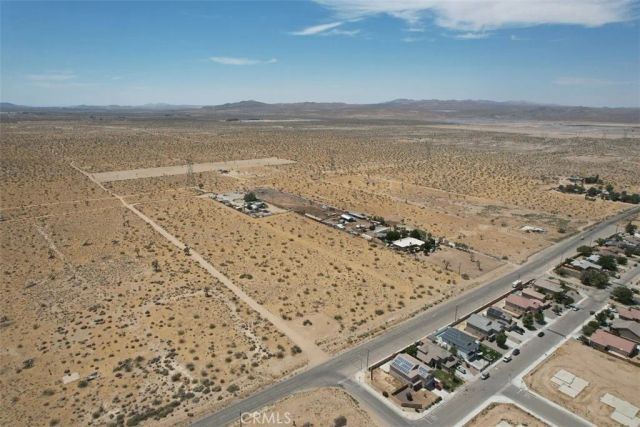 15 Auburn, Adelanto, CA 92301