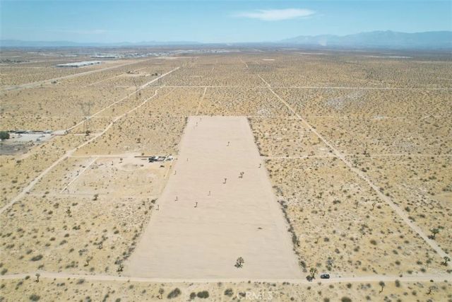 15 Auburn, Adelanto, CA 92301