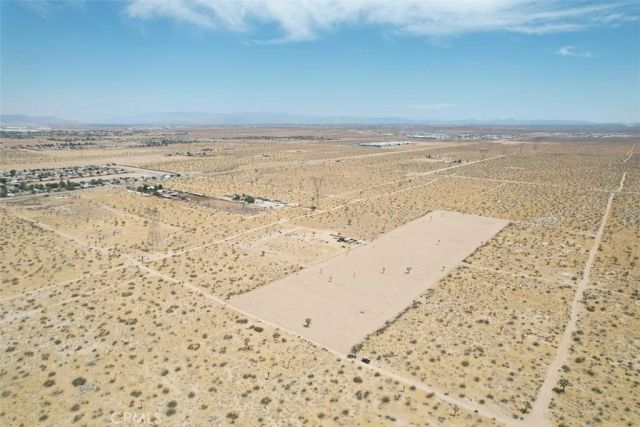 15 Auburn, Adelanto, CA 92301