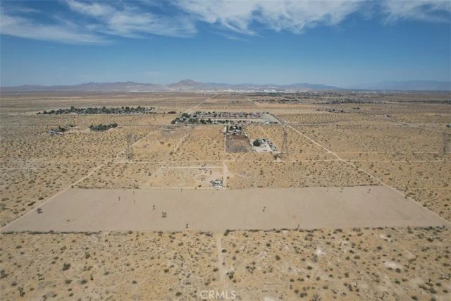 15 Auburn, Adelanto, CA 92301