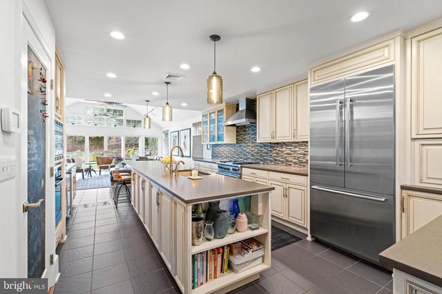 3250 FESSENDEN STREET, Washington, DC 20008