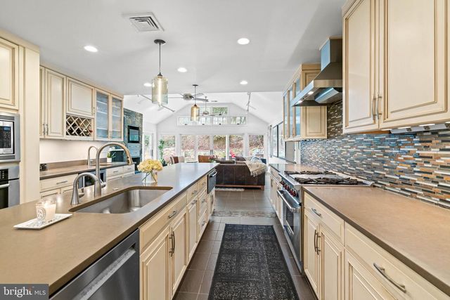 3250 FESSENDEN STREET, Washington, DC 20008