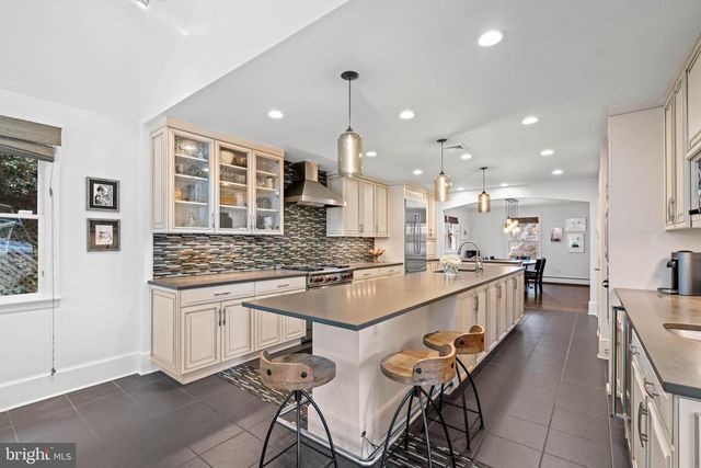 3250 FESSENDEN STREET, Washington, DC 20008