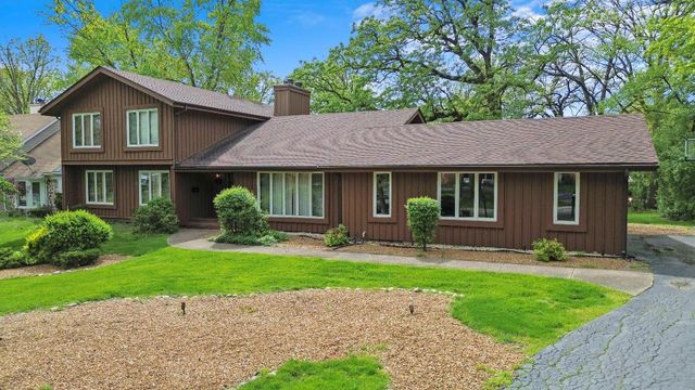 22 Strauss Lane, Olympia Fields, IL 60461