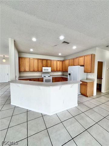 530 Kilgour AVE, Lehigh Acres, FL 33974