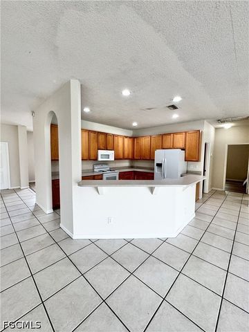 530 Kilgour AVE, Lehigh Acres, FL 33974