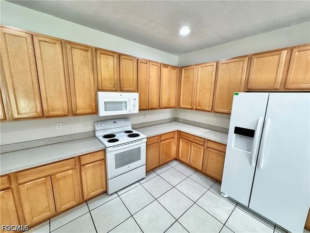530 Kilgour AVE, Lehigh Acres, FL 33974