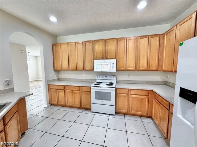 530 Kilgour AVE, Lehigh Acres, FL 33974