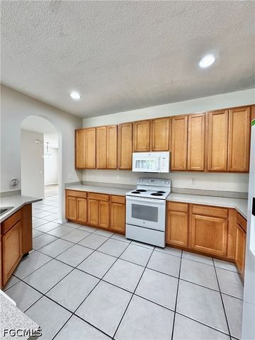 530 Kilgour AVE, Lehigh Acres, FL 33974