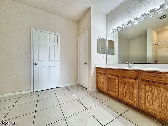 530 Kilgour AVE, Lehigh Acres, FL 33974