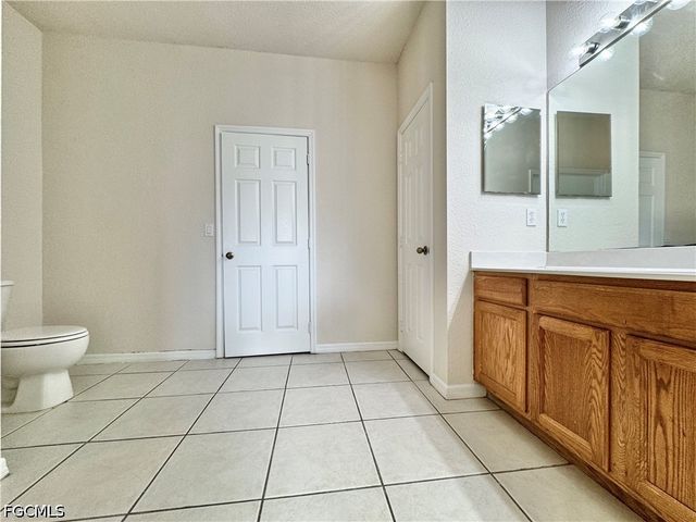 530 Kilgour AVE, Lehigh Acres, FL 33974