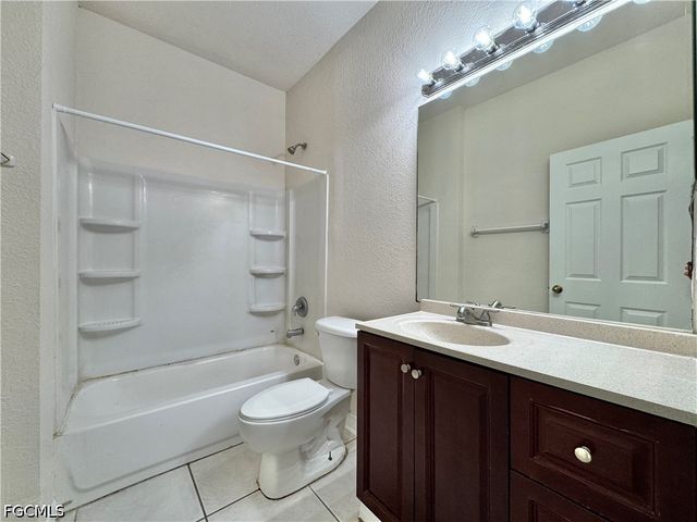 530 Kilgour AVE, Lehigh Acres, FL 33974