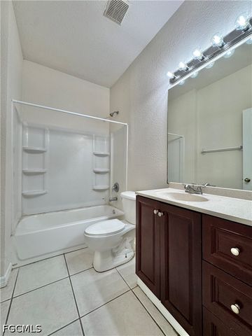 530 Kilgour AVE, Lehigh Acres, FL 33974