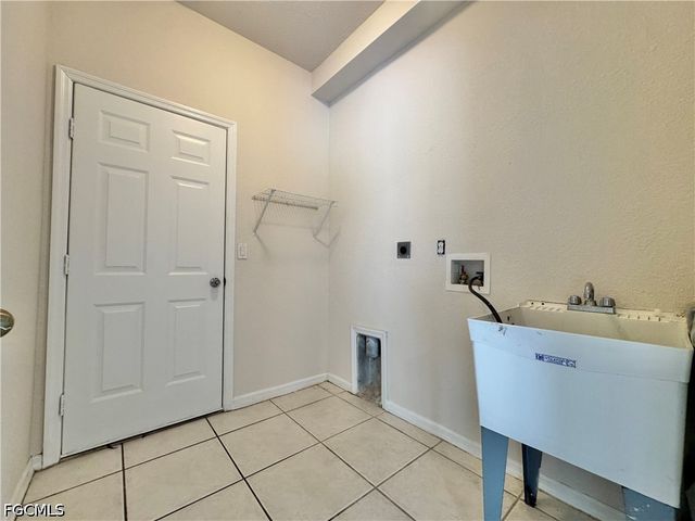 530 Kilgour AVE, Lehigh Acres, FL 33974