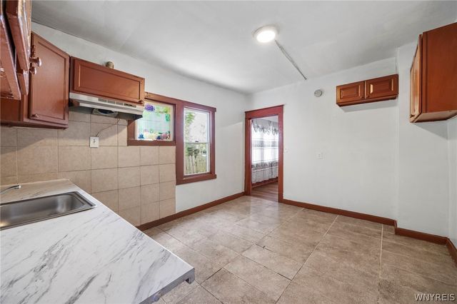 15 Cambridge Avenue, Buffalo, NY 14215