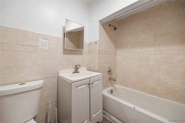 15 Cambridge Avenue, Buffalo, NY 14215