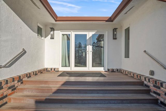 20201 N Dustin Rd, Acampo, CA 95220