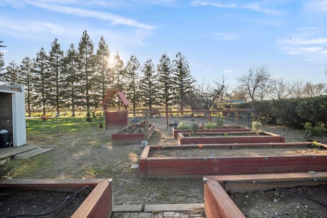 20201 N Dustin Rd, Acampo, CA 95220