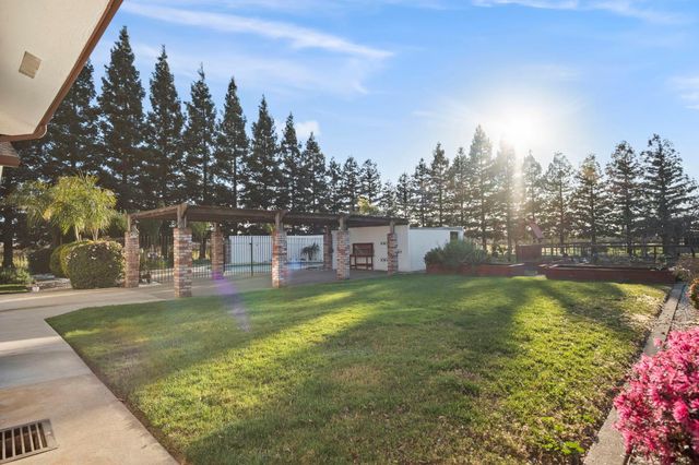 20201 N Dustin Rd, Acampo, CA 95220
