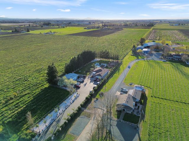 20201 N Dustin Rd, Acampo, CA 95220
