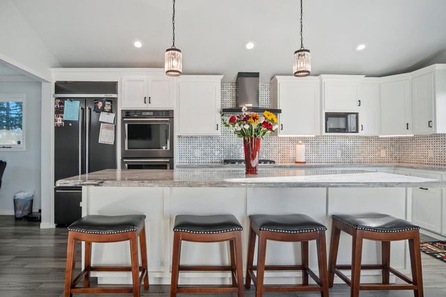20201 N Dustin Rd, Acampo, CA 95220