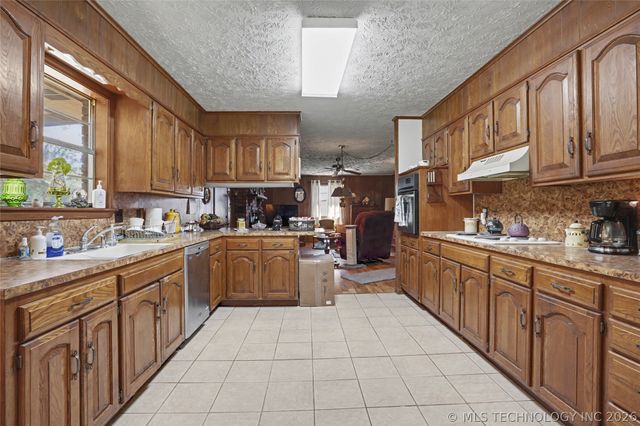 917 SW 499 Drive, Pryor, OK 74361