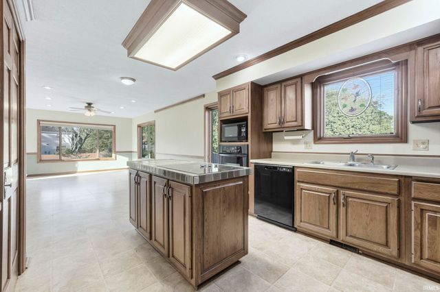 1536 Timberlake Trail, Fort Wayne, IN 46804