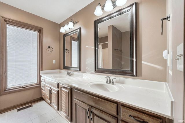 1536 Timberlake Trail, Fort Wayne, IN 46804