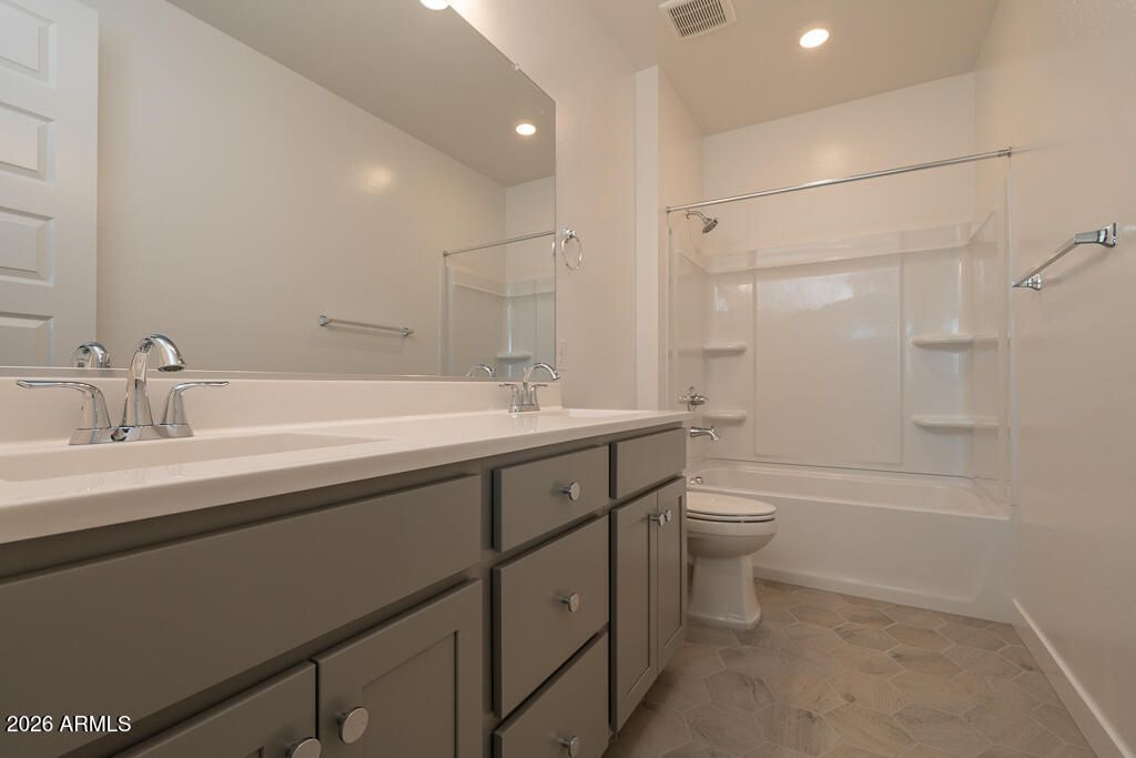 Image 14 of property listing at 5857 S GRANITE Street, Gilbert, AZ 85298