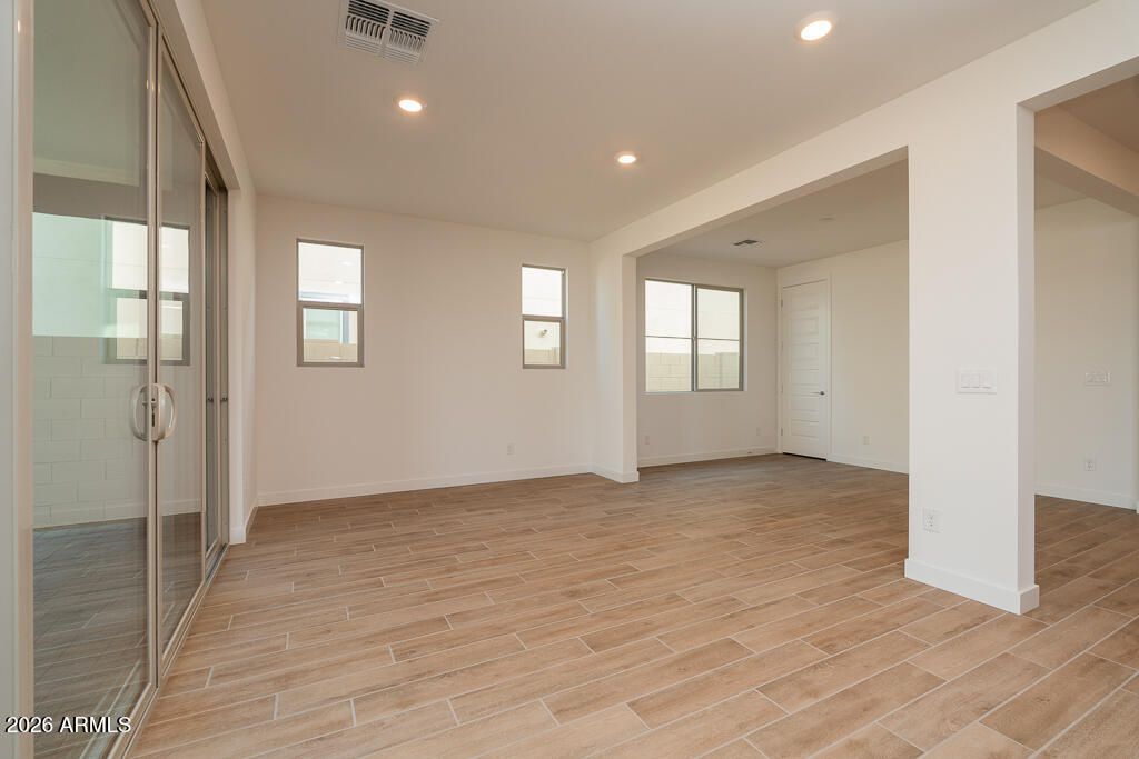 Image 4 of property listing at 5857 S GRANITE Street, Gilbert, AZ 85298