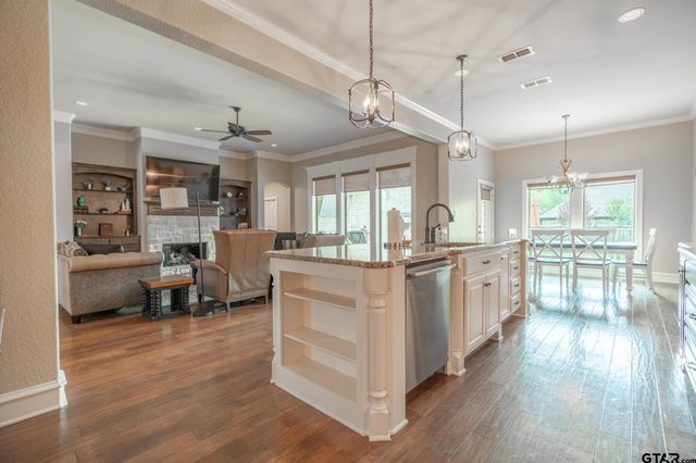 6356 Manchester Ct, Tyler, TX 75703