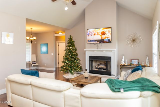 2774 Vista Meadows Lane, Sevierville, TN 37876