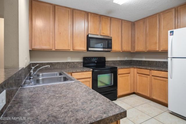 7047 DEER LODGE Circle 106, Jacksonville, FL 32256