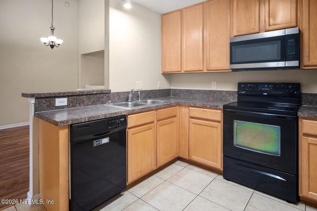 7047 DEER LODGE Circle 106, Jacksonville, FL 32256