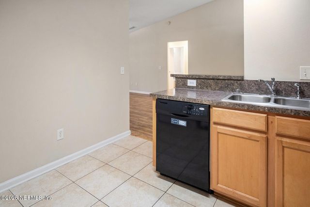 7047 DEER LODGE Circle 106, Jacksonville, FL 32256