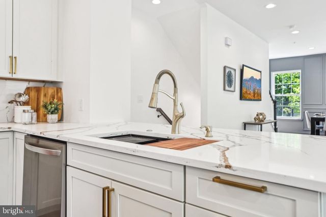 322 56TH ST NE, Washington, DC 20019