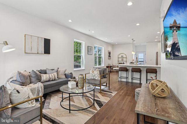 322 56TH ST NE, Washington, DC 20019