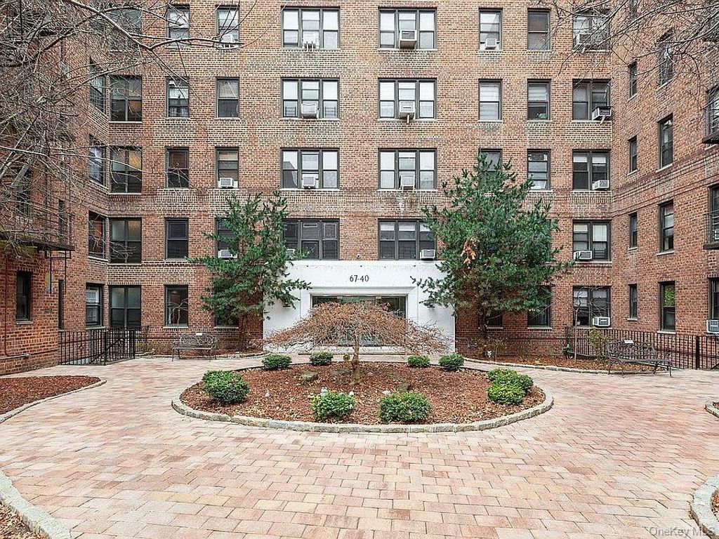 67-40 Yellowstone Boulevard 2E, Forest Hills, NY 11375