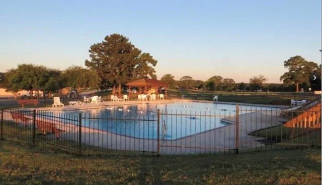 370 Dawns Edge, Trinity, TX 75862