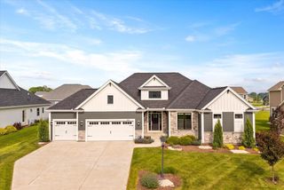 10190 S Woodside COURT, Franklin, WI 53132