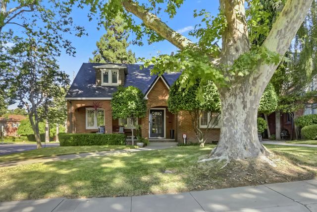 944 45th St, Sacramento, CA 95819