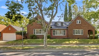 944 45th St, Sacramento, CA 95819