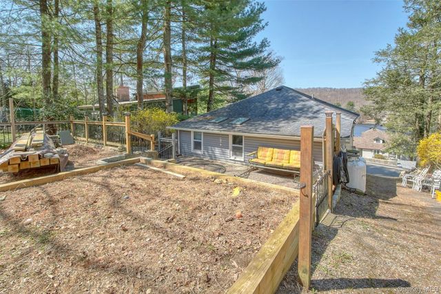 40 Chippewa Crossroads, Putnam Valley, NY 10579