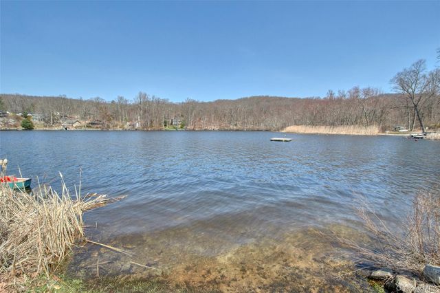40 Chippewa Crossroads, Putnam Valley, NY 10579