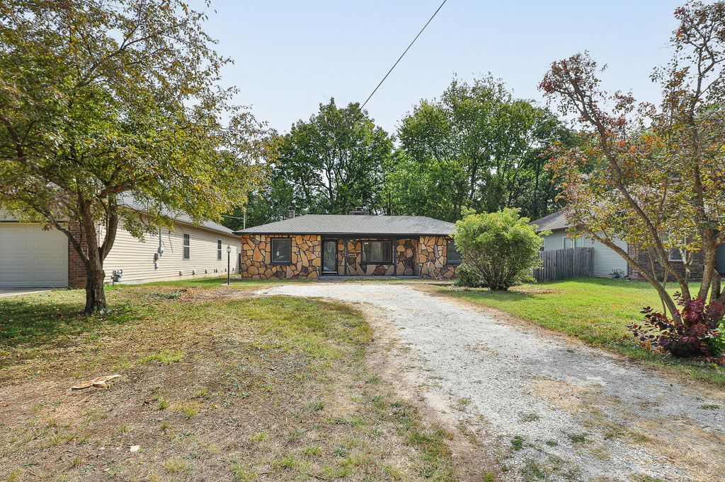 1504 South Rogers Avenue, Springfield, MO 65804
