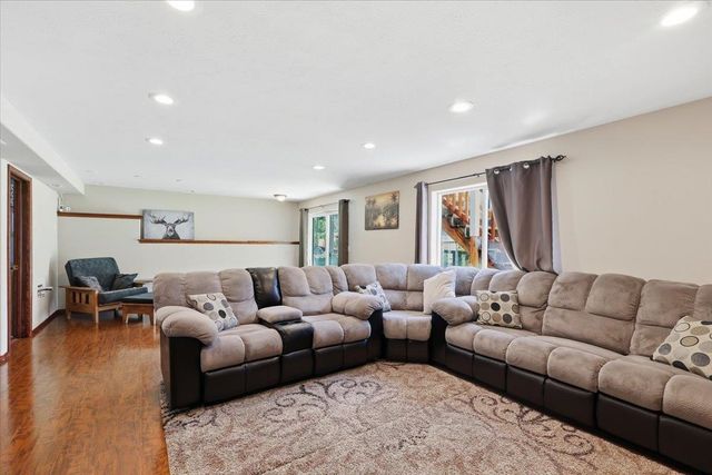 5861 Jergens Rd, Nine Mile Falls, WA 99026