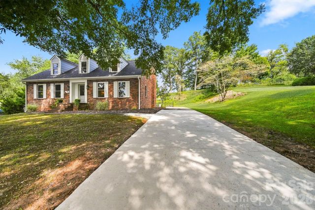 703 Wilmore Street NE, Lenoir, NC 28645