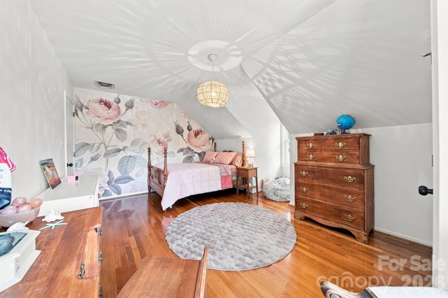 703 Wilmore Street NE, Lenoir, NC 28645