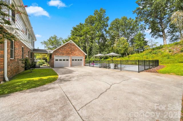 703 Wilmore Street NE, Lenoir, NC 28645